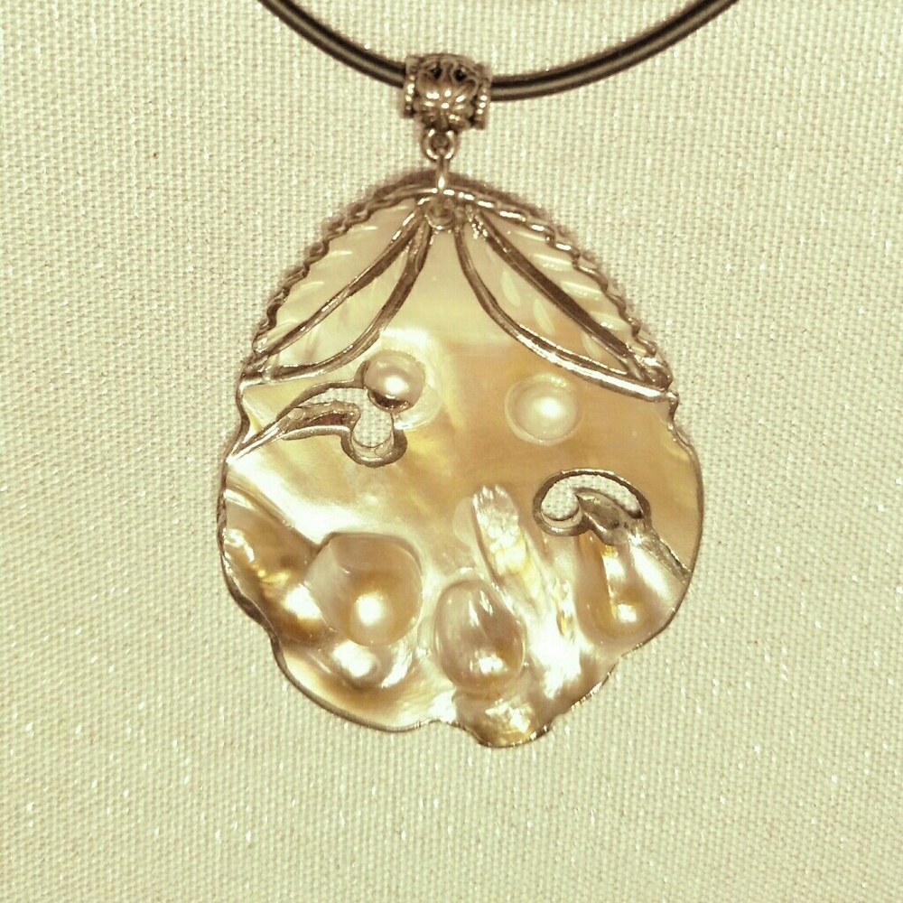 Pandent - nature sea shell and pearl